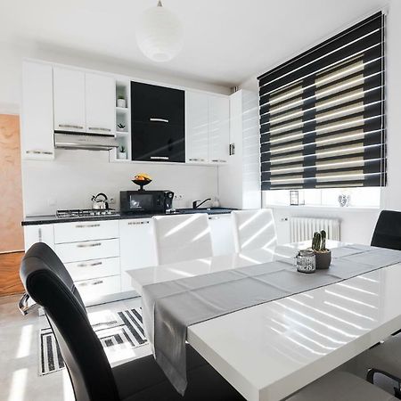 White Spacious Apartment ซีบิว ภายนอก รูปภาพ